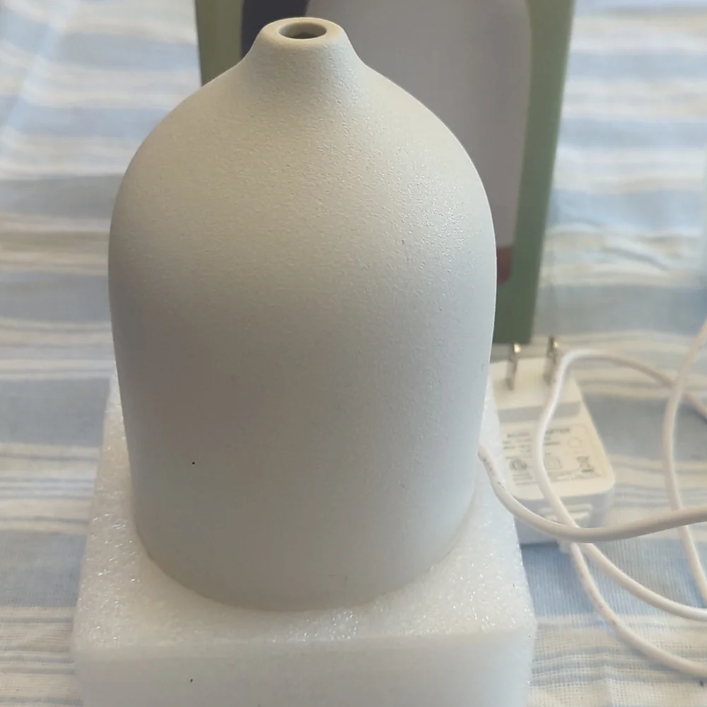 Aroma Diffuser - Black and White - Picture 4 of 6